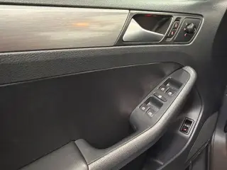 Volkswagen Jetta 2016 1.8T Sport 4dr Sedan 6A PZEV