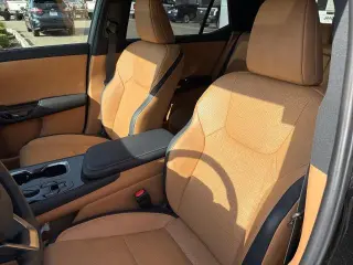 Lexus RZ 450e 2025 AWD Premium 4dr Crossover w/18 Inch Wheels
