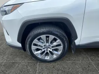 Toyota RAV4 2023 XLE Premium 4dr SUV