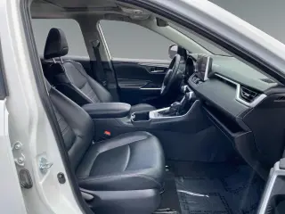 Toyota RAV4 2023 XLE Premium 4dr SUV