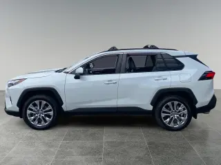 Toyota RAV4 2023 XLE Premium 4dr SUV