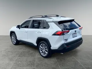 Toyota RAV4 2023 XLE Premium 4dr SUV