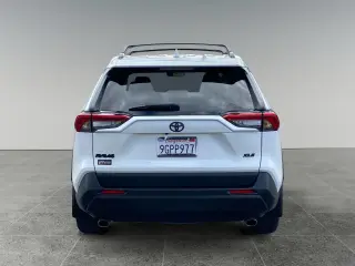 Toyota RAV4 2023 XLE Premium 4dr SUV