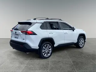 Toyota RAV4 2023 XLE Premium 4dr SUV