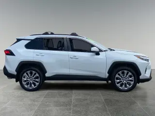 Toyota RAV4 2023 XLE Premium 4dr SUV