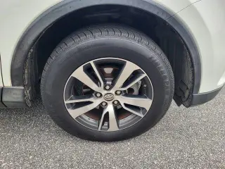 Toyota RAV4 2017 XLE 4dr SUV