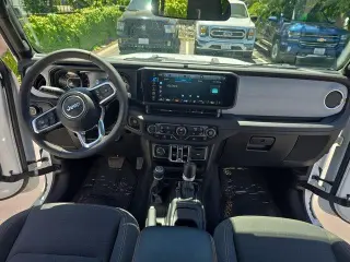 Jeep Wrangler 2025 4x4 Sahara 4dr SUV