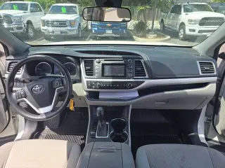 Toyota Highlander 2017 LE 4dr SUV (3.5L V6)