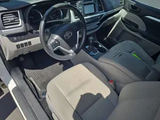 Toyota Highlander 2017 LE 4dr SUV (3.5L V6)