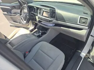 Toyota Highlander 2017 LE 4dr SUV (3.5L V6)