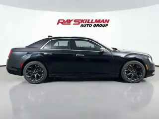 Chrysler 300 2019 Limited 4dr Sedan