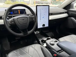 Ford Mustang Mach-E 2023 Select 4dr SUV