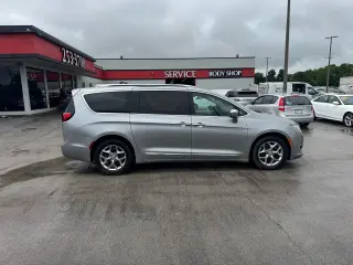 2018 Chrysler Pacifica Limited FWD