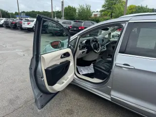 2018 Chrysler Pacifica Limited FWD
