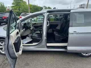 2018 Chrysler Pacifica Limited FWD