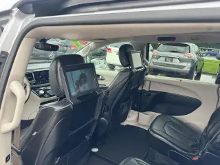2018 Chrysler Pacifica Limited FWD