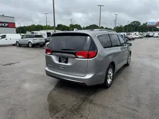 2018 Chrysler Pacifica Limited FWD