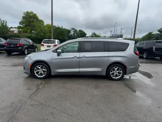 2018 Chrysler Pacifica Limited FWD