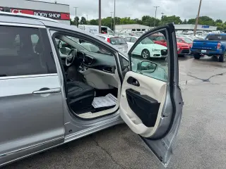2018 Chrysler Pacifica Limited FWD