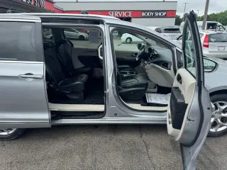 2018 Chrysler Pacifica Limited FWD