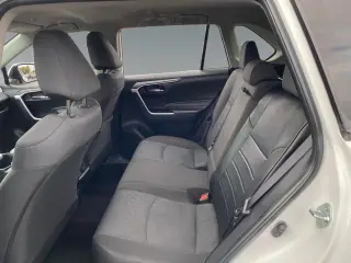 Toyota RAV4 2025 XLE 4dr SUV