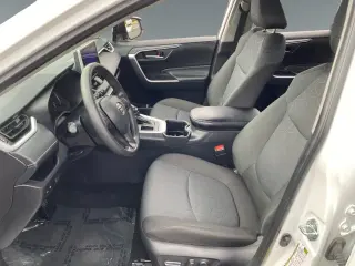 Toyota RAV4 2025 XLE 4dr SUV