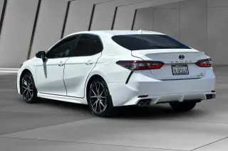 Toyota Camry Hybrid 2024 SE 4dr Sedan