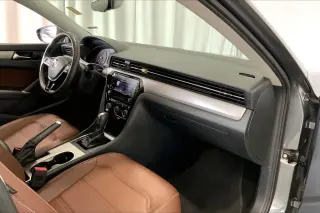 Volkswagen Passat 2022 SE 4dr Sedan