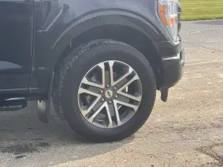 Ford F-150 2022 4x4 XL 4dr SuperCrew 5.5 ft. SB