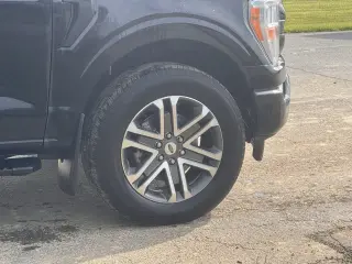 Ford F-150 2022 4x4 XL 4dr SuperCrew 5.5 ft. SB