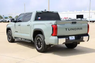 Toyota Tundra 2022 4x2 SR5 4dr CrewMax Cab Pickup SB