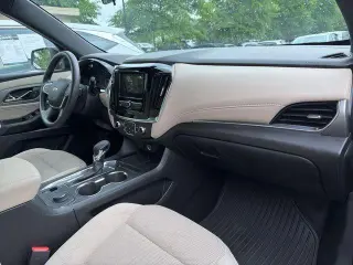Chevrolet Traverse 2023 4x4 LS 4dr SUV w/1LS