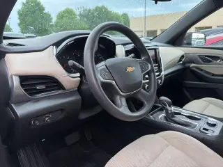 Chevrolet Traverse 2023 4x4 LS 4dr SUV w/1LS