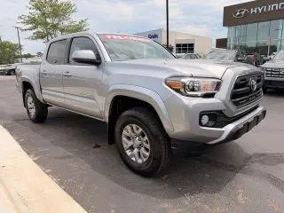 Toyota Tacoma 2017 4x4 SR5 V6 4dr Double Cab 5.0 ft SB