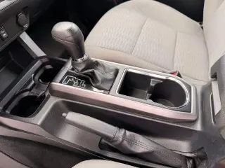 Toyota Tacoma 2017 4x4 SR5 V6 4dr Double Cab 5.0 ft SB
