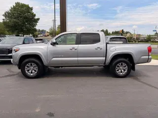 Toyota Tacoma 2017 4x4 SR5 V6 4dr Double Cab 5.0 ft SB