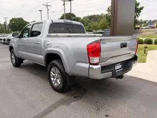 Toyota Tacoma 2017 4x4 SR5 V6 4dr Double Cab 5.0 ft SB