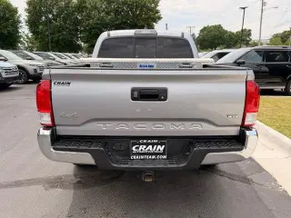 Toyota Tacoma 2017 4x4 SR5 V6 4dr Double Cab 5.0 ft SB