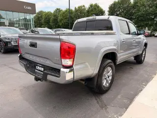 Toyota Tacoma 2017 4x4 SR5 V6 4dr Double Cab 5.0 ft SB