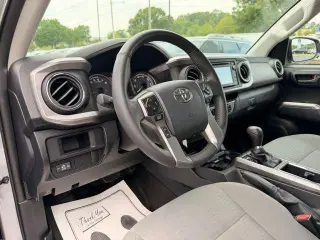 Toyota Tacoma 2017 4x4 SR5 V6 4dr Double Cab 5.0 ft SB