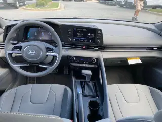 Hyundai ELANTRA 2025 SEL Sport 4dr Sedan