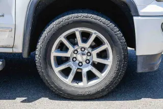GMC Sierra 1500 2017 4x4 Denali 4dr Crew Cab 5.8 ft. SB