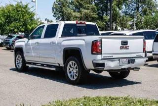 GMC Sierra 1500 2017 4x4 Denali 4dr Crew Cab 5.8 ft. SB