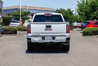 GMC Sierra 1500 2017 4x4 Denali 4dr Crew Cab 5.8 ft. SB