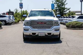 GMC Sierra 1500 2017 4x4 Denali 4dr Crew Cab 5.8 ft. SB