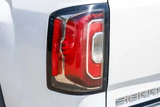 GMC Sierra 1500 2017 4x4 Denali 4dr Crew Cab 5.8 ft. SB