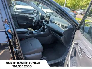 Toyota RAV4 2025 AWD XLE 4dr SUV