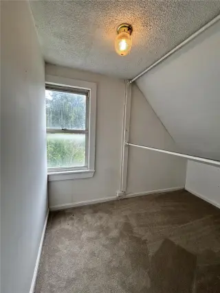Propiedad en alquiler con 4 habitaciones y 1 baño en Follansbee