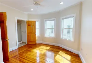 Propiedad en alquiler con 4 habitaciones y 2 baños en Jamaica Plain