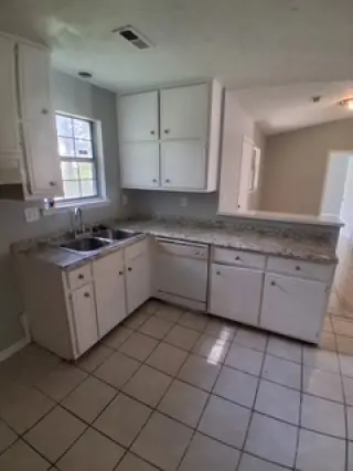 Propiedad en alquiler con 3 habitaciones y 2 baños en Riverdale